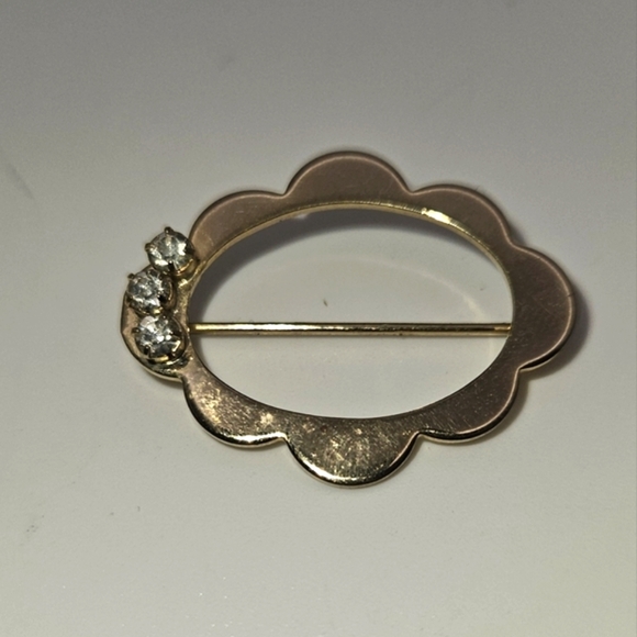 ๐ข3/$19๐ข Yellow Gold Minimalist Brooch with Rhinestone Accents Vintage - Picture 3 of 6
